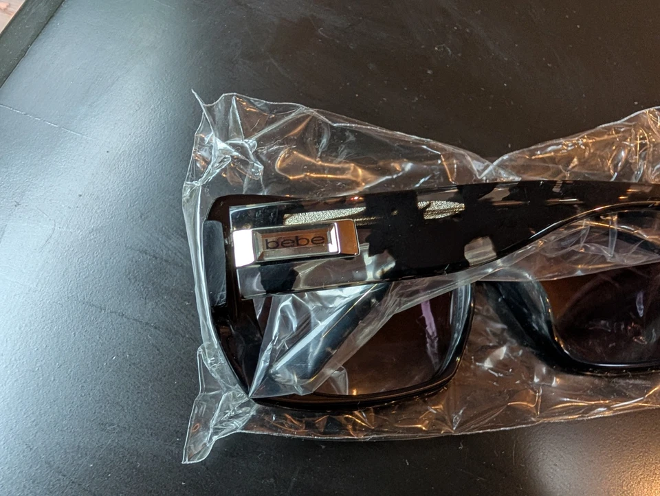 Gafas de sol Bebe “Free Spirited” BB7087 – Negro azabache / Gris degradado – NUEVAS Foto 2 de 2