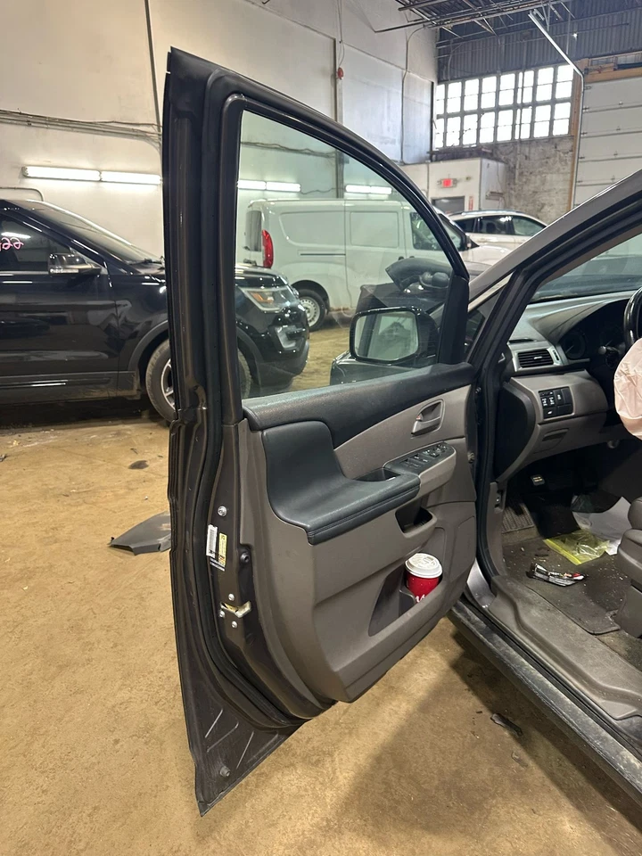 Used Front Left Door Assembly Front fits: 2013 Honda Odyssey electric Front Left Foto 4 de 4