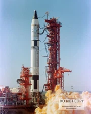GEMINI 3 LAUNCH IN 1965 GUS GRISSOM JOHN YOUNG - 8X10 NASA PHOTO (AA-157)
