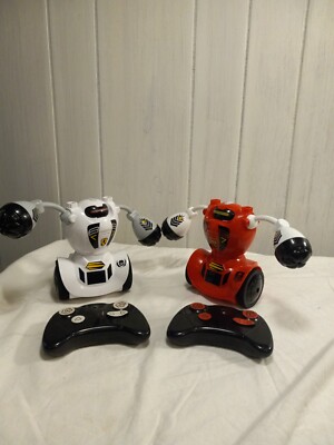 Sharper Image Remote Controlled Multiplayer Red/White Robot Fighting Set  A062 843479124613|