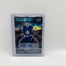 2022-23 Upper Deck Allure Runways Blue Auto Michael Bunting #RW-14 Auto