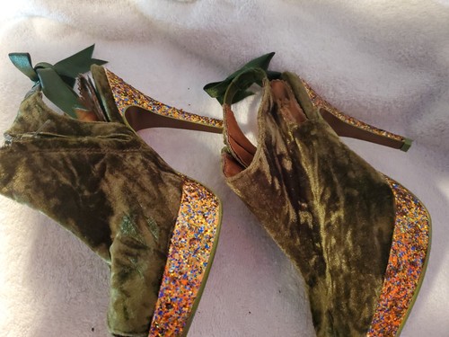 POETIC LICENCE GREEN VELOUR GLITTER TRIM BOW ON BACK SIZE US 8 EU/38.5 ZIP - Picture 3 of 7