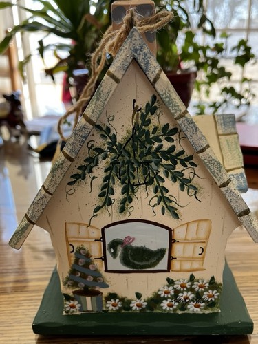 VINTAGE KATHY HATCH HANDPAINTED SPRING TOPIARY GARDEN BIRDHOUSE INDOOR /OUTDOOR - Picture 5 of 12