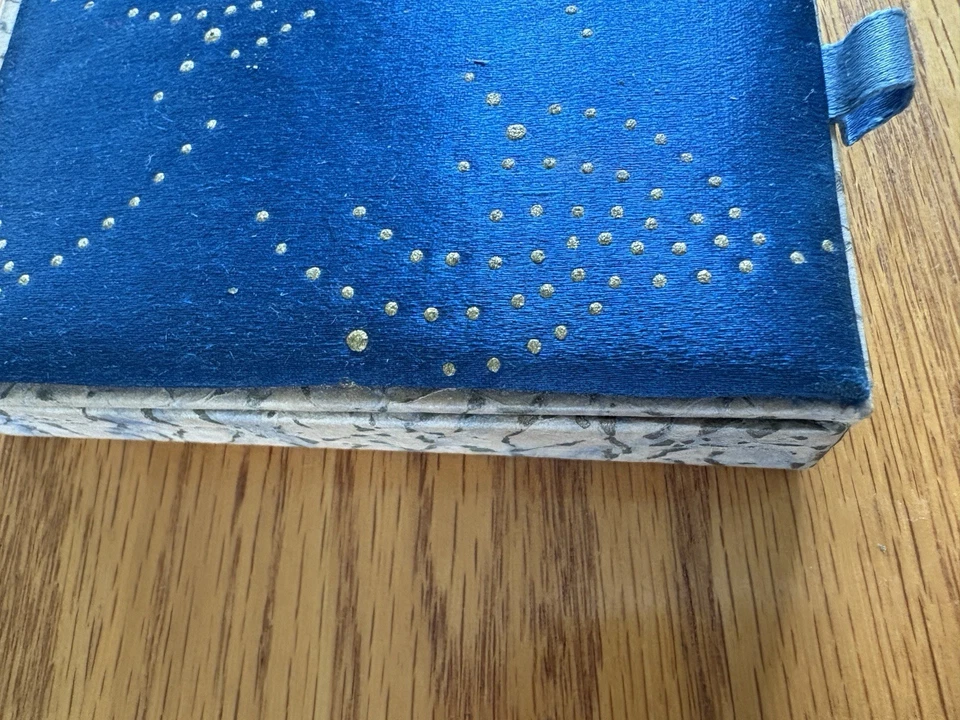 古董 KARESS WOODWORTH GUILLOCHE 白色金属 1920 年代粉末和圆形小巧型 — 第 4/4 张图片