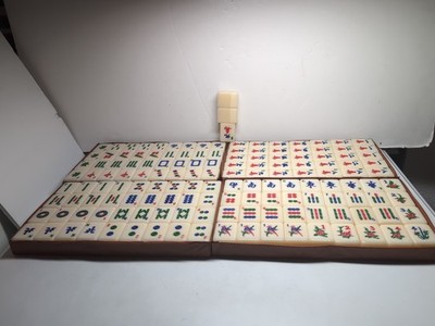 Vintage Chinese Mahjong Set Traditional 145 Tiles With 9 inch x 6 inch Case.