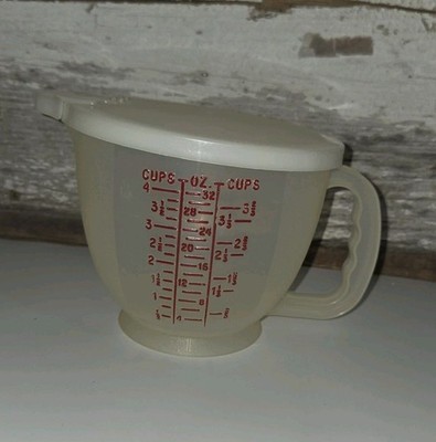 Vintage  Tupperware Measuring Cup/Pitcher 1288 With Lid 697 Made In USA 1977