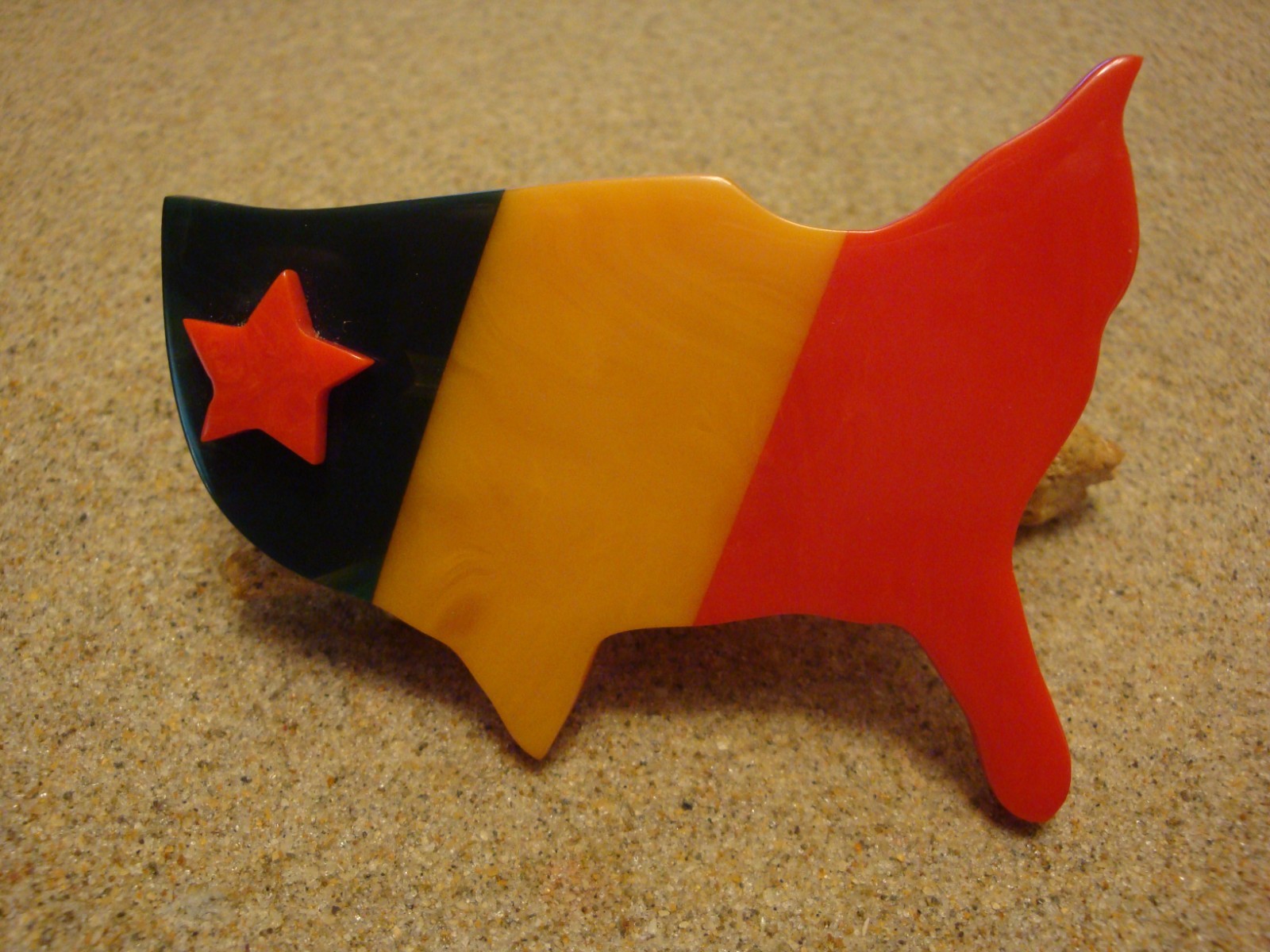 Signed Shultz Bakelite Brooch! Large Laminated Re… - image 3