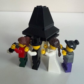 Lego Town Hall 10224 Modular Building Creator Expert Minifigures and Parts Bride