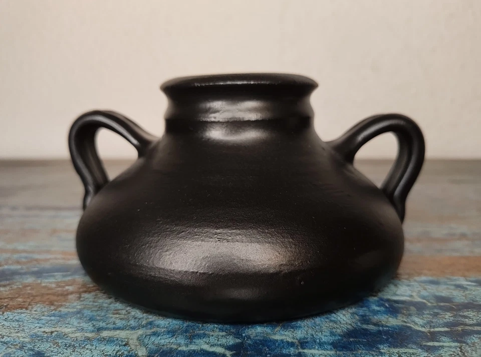 rustikale Vintage Karaffen Vase 8,5cm Keramik schwarz Henkelvase Kerzenhalter - Bild 1 von 4