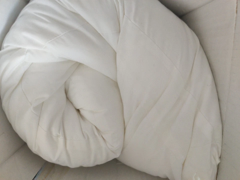 Casper Sleep Essential Pillow, King - New in Box - Image 2 of 3