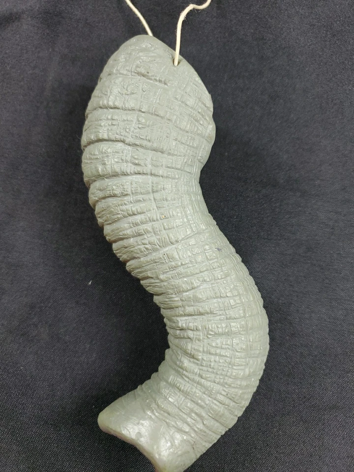 Baúl de elefante de vinilo suave Cesar 1985 con banda elástica casi como nuevo disfraces de colección ** Foto 4 de 4