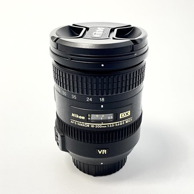 Nikon AF-S DX Nikkor 18-200 mm 1:3,5-5,6G ED VR II Objektiv (inkl. HB-35)