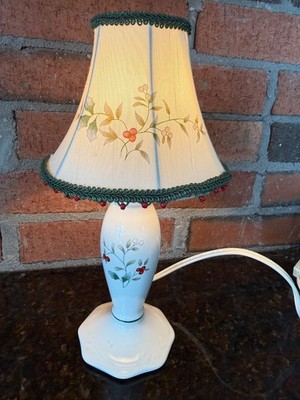 Pfaltzgraff Winterberry Electric Lamp w/ Shade 11  Christmas Decor nightlight EC