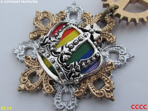 Steampunk gothic badge brooch pin drape Medal pride rainbow LGBT crown #FC13 - Picture 5 of 5