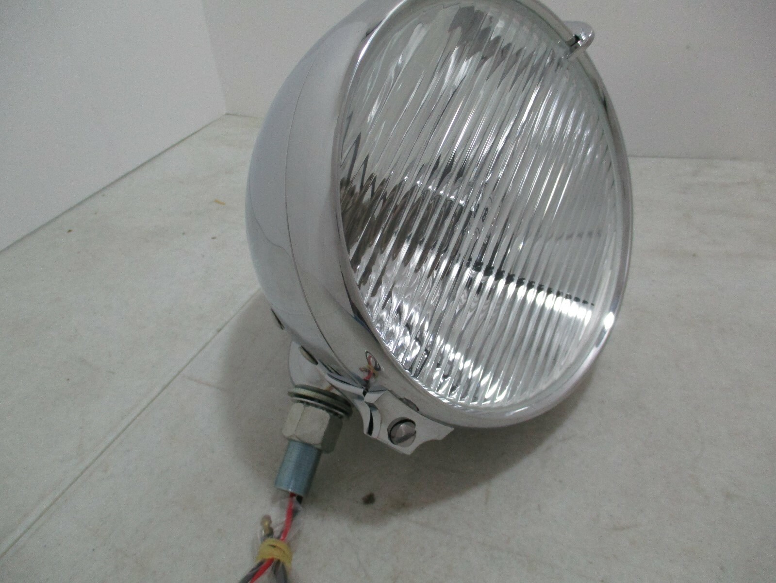 BENTLEY MARK VI & 'R-TYPE center spot light  7"  
