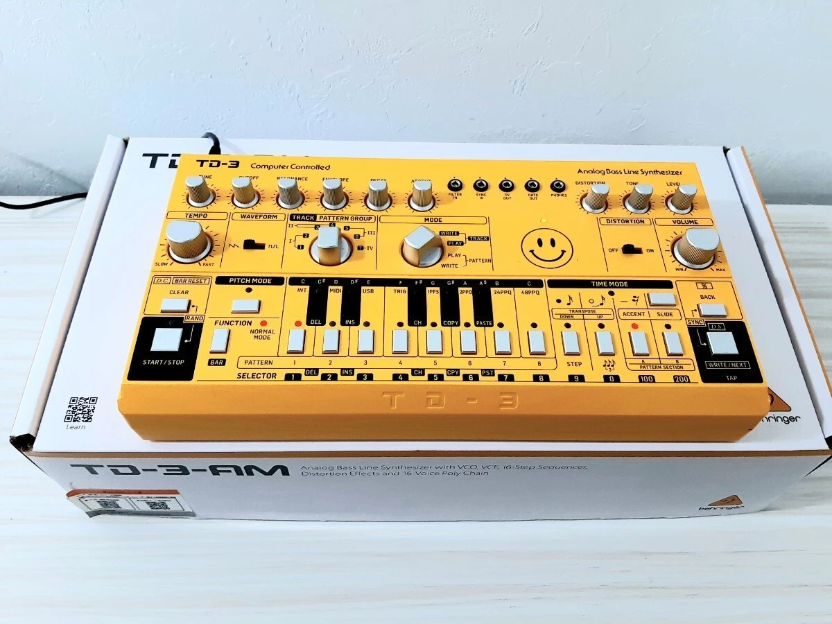 Behringer TD-3-AM Analog Base Line Synthesizer Yellow