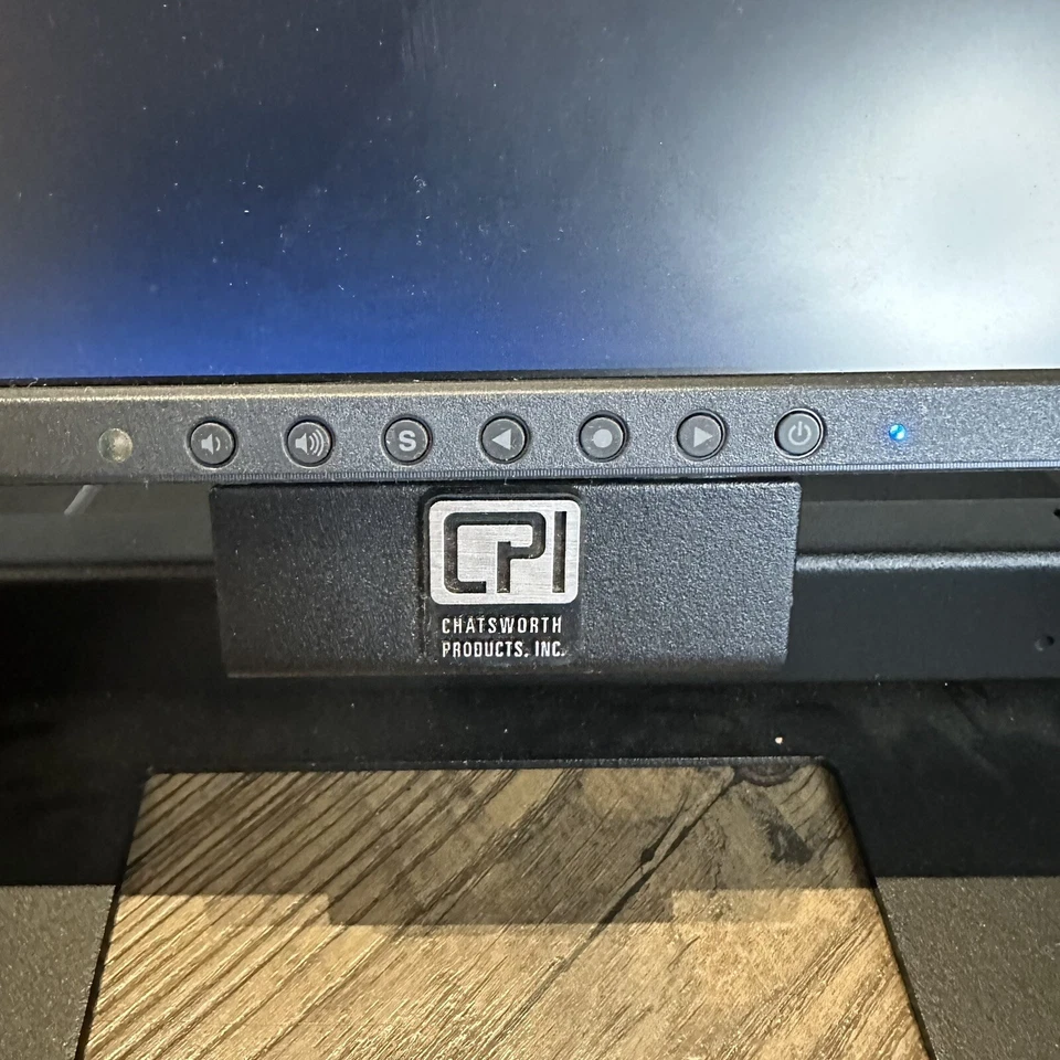 EIZO 17-inch LCD color panel FlexScan S1701 100-120V / 200-240V Japan with Rack - Image 2 of 4