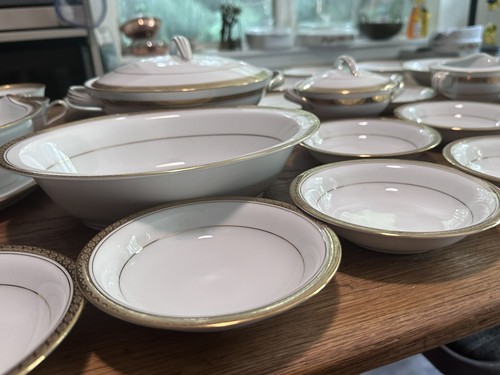 NORITAKE Charlotta Gold 35 Pc. Dinnerware Set -Fine China - Picture 9 of 10