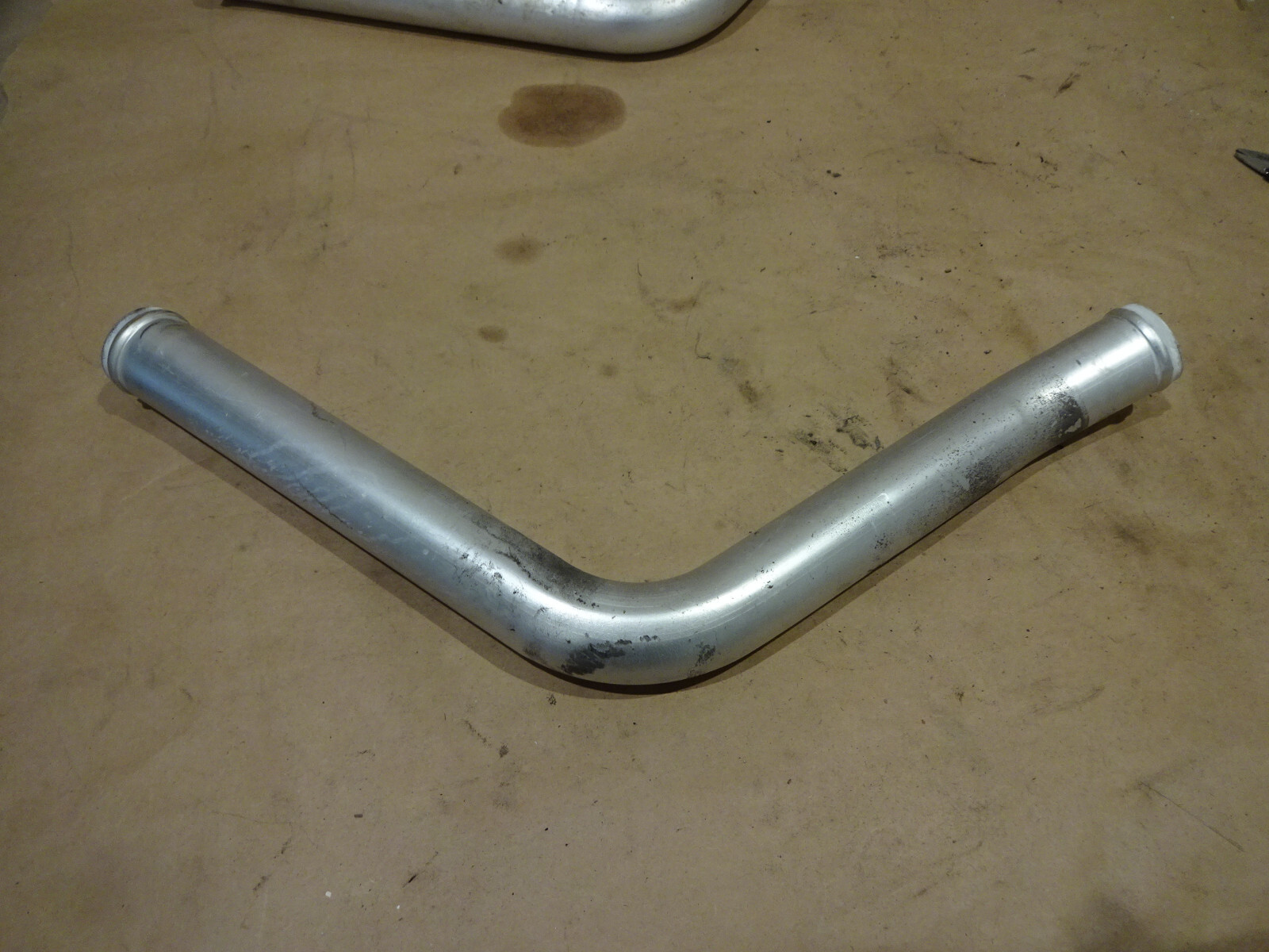 Ferrari 208,308,328 - LH Rear Water Pipe P/N 118795