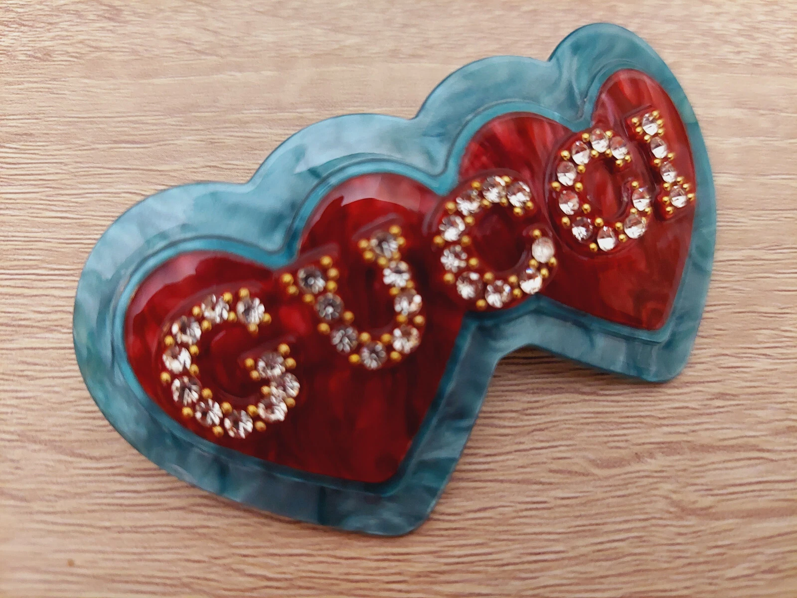Authentique barrette pince à cheveux GUCCI coeurs strass résine bleu/rouge   Occasion