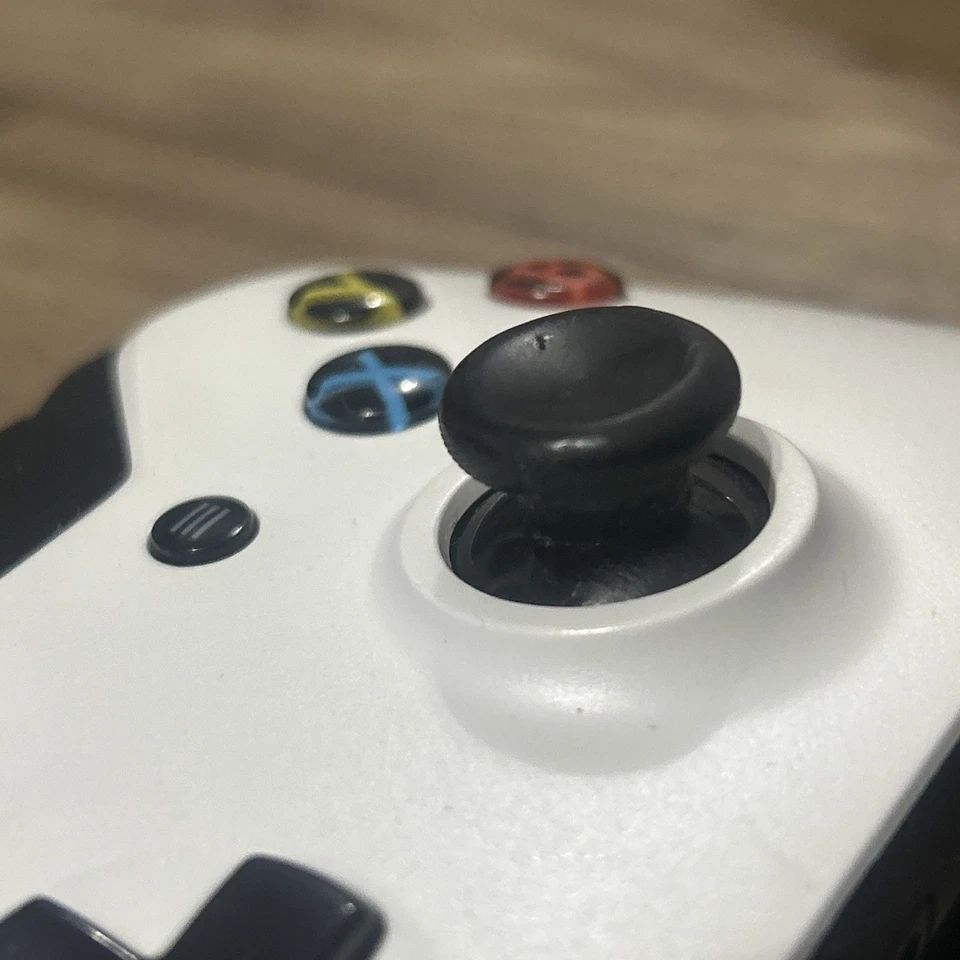 Microsoft XBOX ONE Original Wireless Controller 1693 White Rare Rechargeable Bat - Image 4 of 4