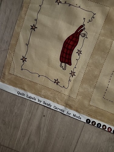 VTG Quilt Labels By Sandy Gervais 28 Fabric Labels 6" x 5.5" & 2.5" x 5" Beige - Picture 9 of 12