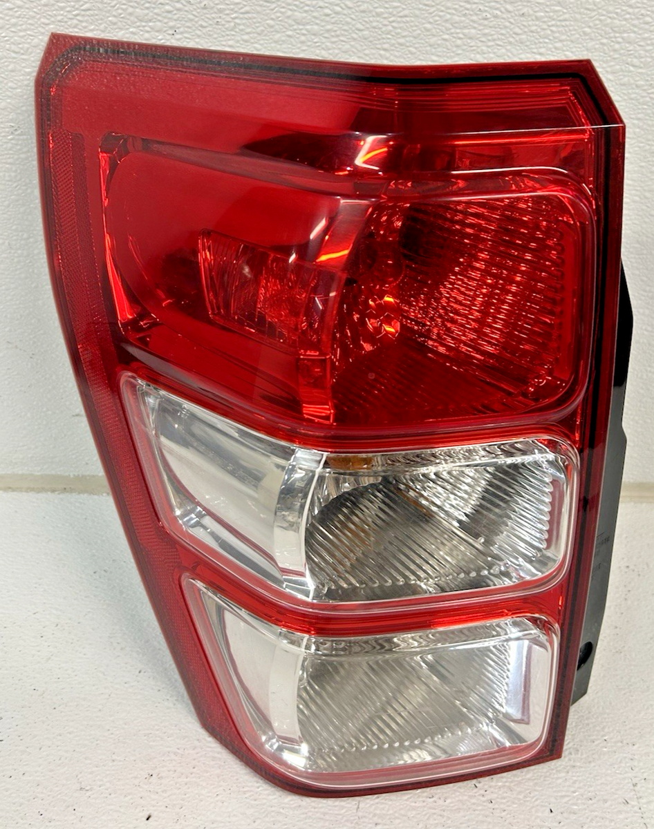 Suzuki Grand Vitara Rear Light / Tail Light - Drivers Side (RH), Rear - Non-LED - Foto 3