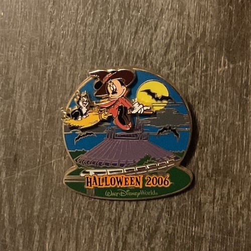Disney Halloween 2006 Haunted Parks Minnie Mouse Pin LE 2000