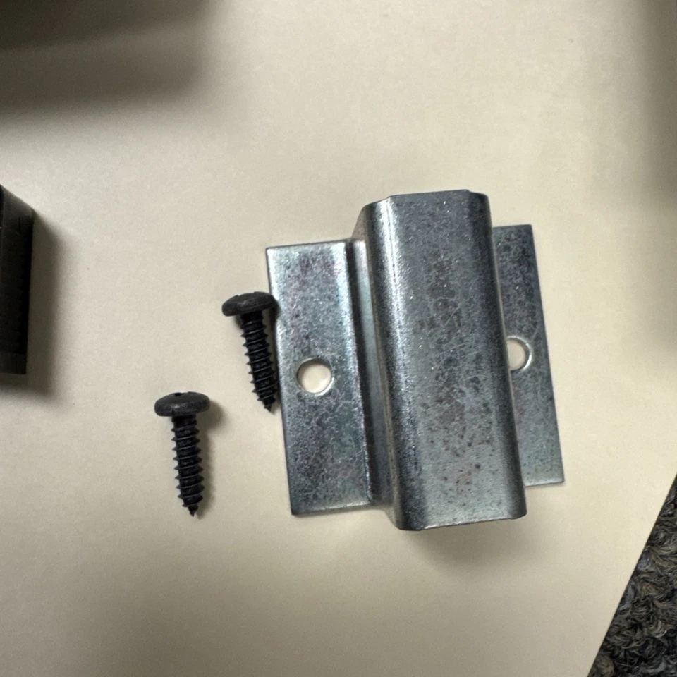 Fabricante de equipos originales Tri-Mark 21431-08 bisel interior derecho y kit de palanca de liberación y 2 tornillos Foto 4 de 4