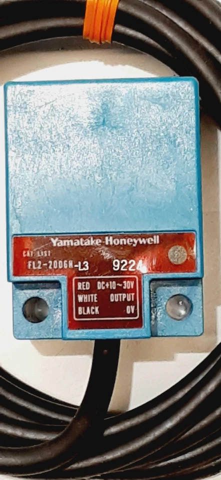 Yamatake-Honeywell FL2-20D6H-L3 Proximity Switch Sensor 10-30VDC  - Image 3 of 4