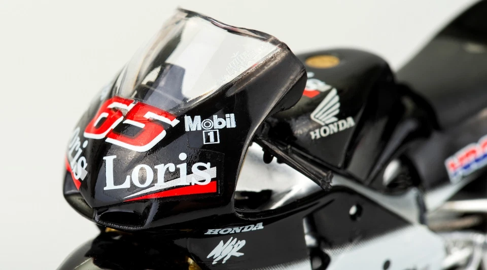 Honda NSR500 Loris Capirossi 2002 Scala 1:24 Modellino Classe 500 Numero 65 HRC - Immagine 4 di 4