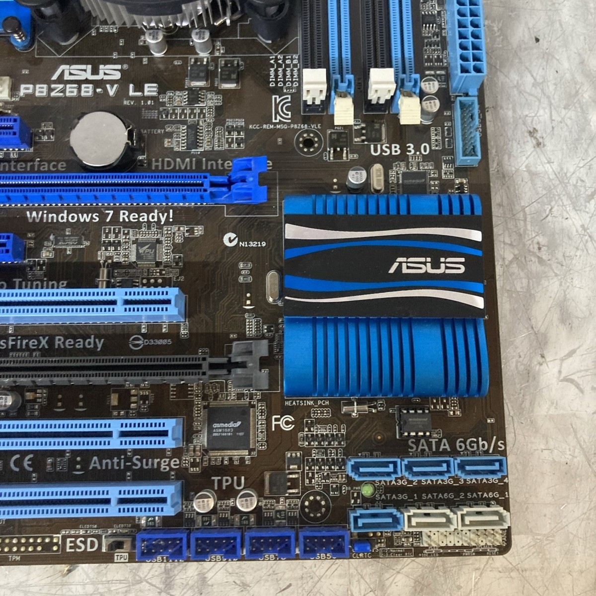 ASUS P8Z68-V LX Intel Core i7-2600 3.4GHz no RAM LGA 1155 ATX