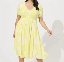 Torrid Plus Size 4 Yellow And White Dress V Neck Short Sleeve Knee Length