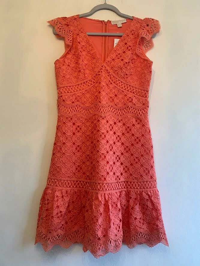 Abito MICHAEL KORS pizzo GUIPURE COCKTAIL $ 325 taglia S nuovo con etichette vestibilità svasata scollo a V corallo