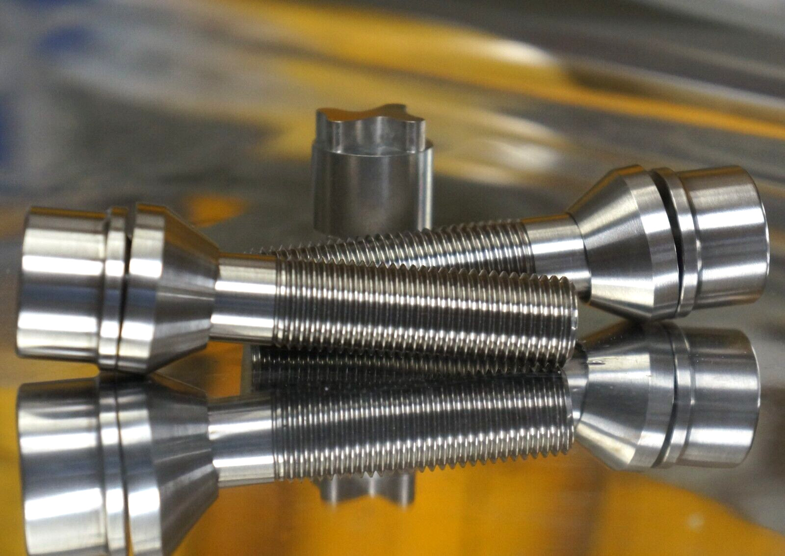 10x 1 key Locking Titanium Lug Wheel Bolt 14x1.5 Ferrari  Porsche Range Rover