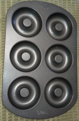 Wilton 6-Cavity Doughnut Baking Pan, Makes Individual Full-Sized 3 1/4 Donuts