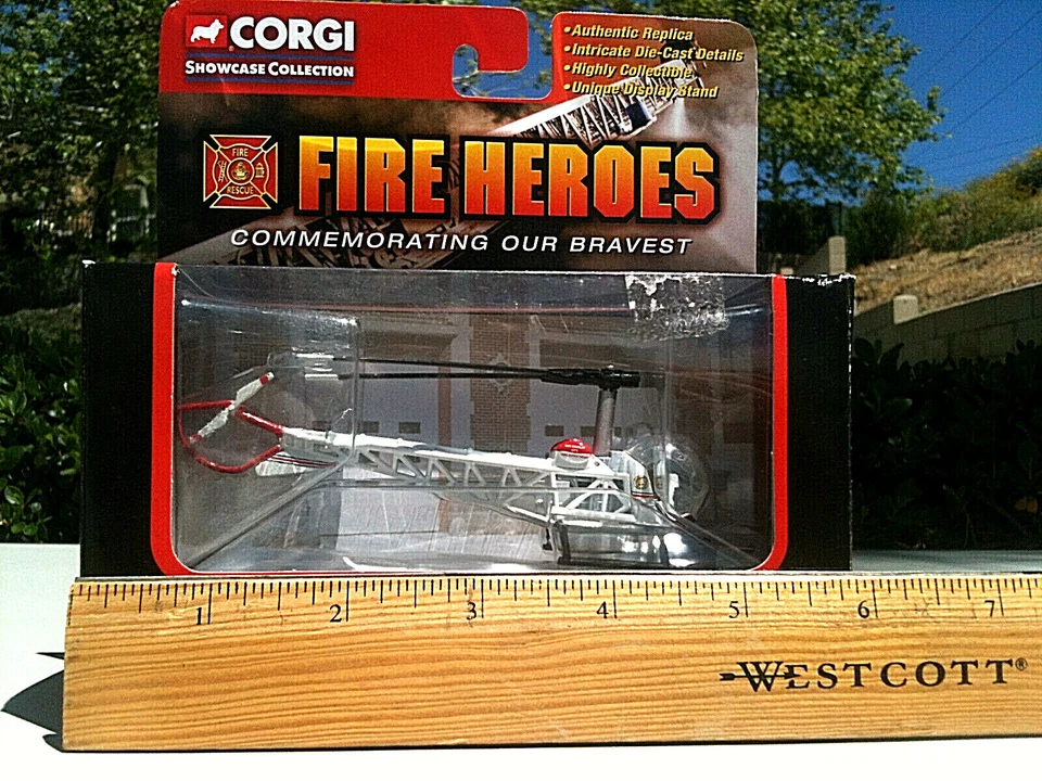 Corgi Bell 47 Helicopter Los Angeles City Fire Dept Die-cast 1:80 Scale Showcase - Image 3 of 4