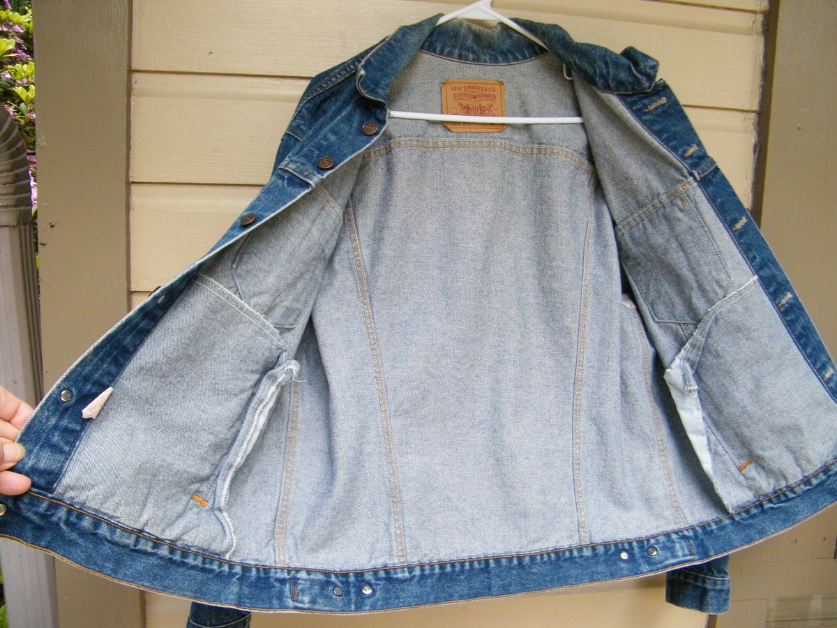 Vintage LEVI's Denim Jean Trucker Jacket Size 36 Red Tag 70505