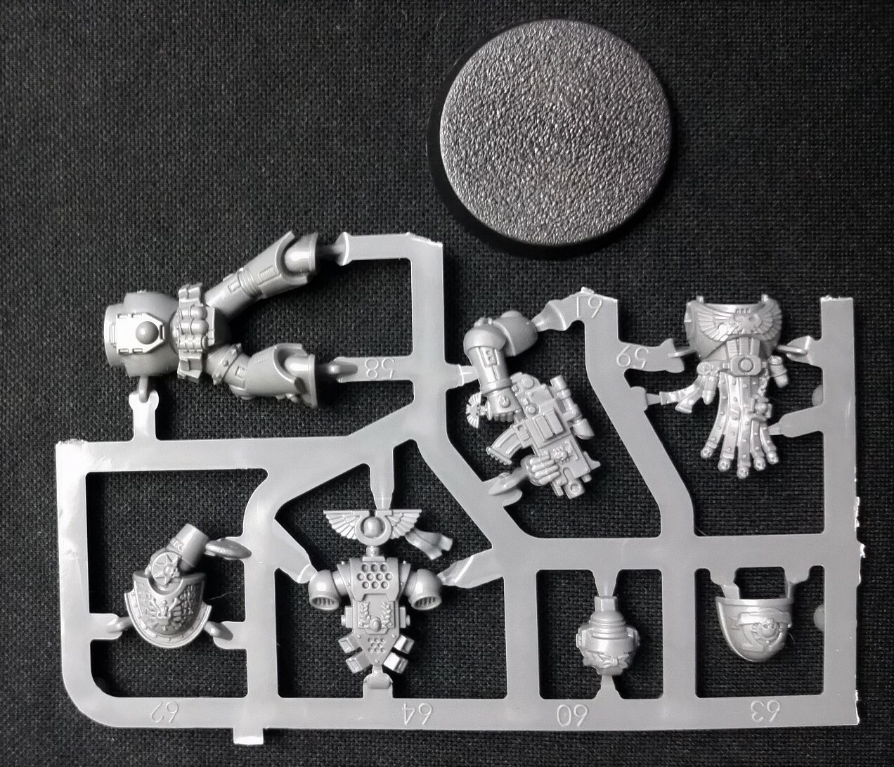 Figurine Warhammer 40K - Ultramarines Deathwatch Kill Team Cassius (Vétéran Sternguard) - Non Assemblé