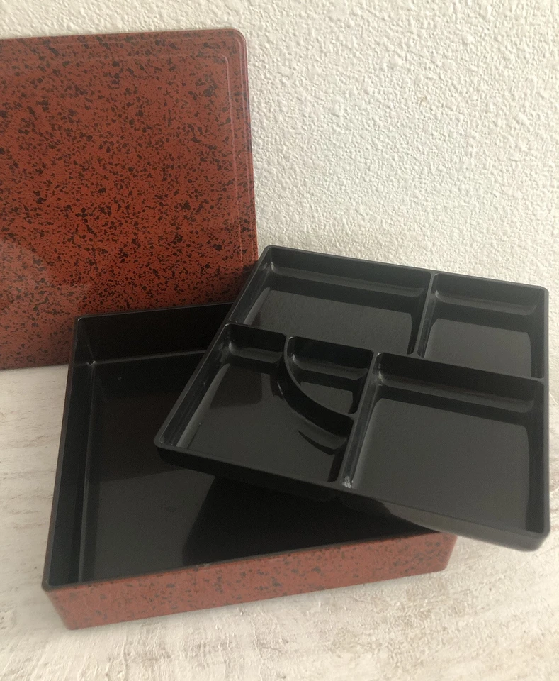 "Caja Bento vintage 5 compartimentos roja con motas negras para servir japonés 3x9x9""" Foto 2 de 4