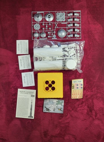 Apollo Saturn V Rocket 25th Anniversary 1:144 Model 1993 Monogram 5082 Open Box - Picture 2 of 8