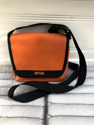 Schöne Cross Body Tasche ** BREE Punch ** orange