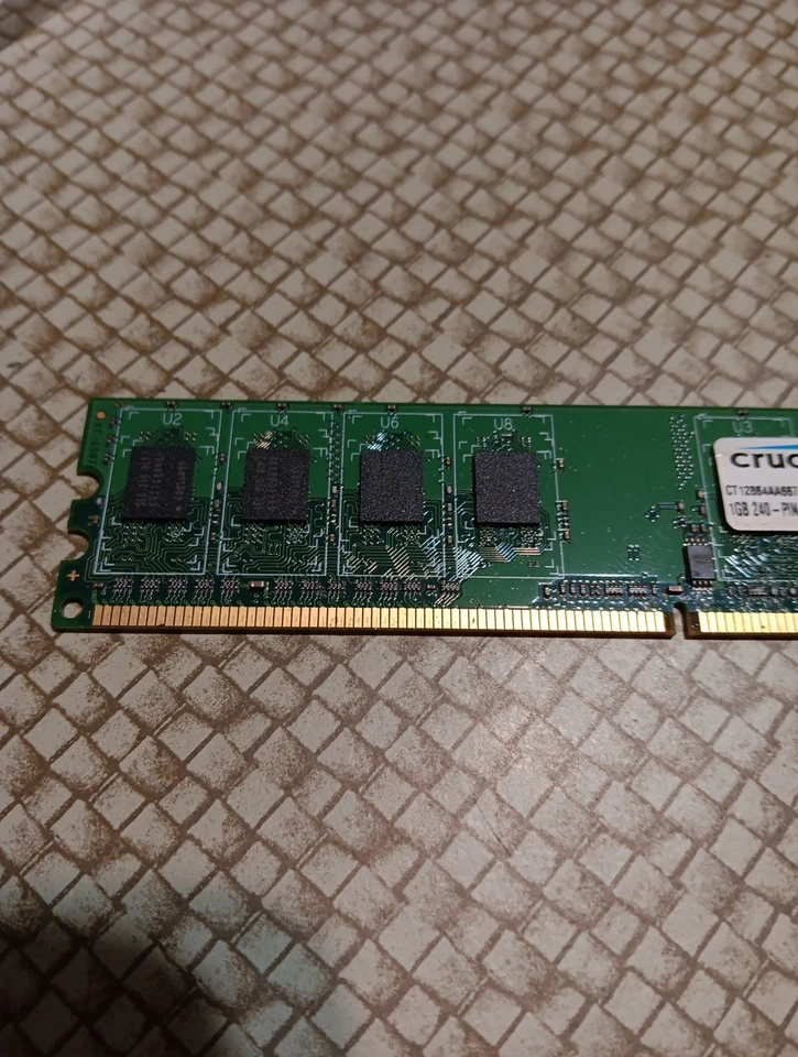 Crucial PC2-5300 (DDR2-667) 1 GB UDIMM 667 MHz PC2-5300 DDR2 RAM Memory... - Image 2 of 4