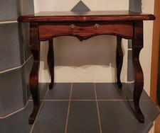 Schöner Beistelltisch, Mahagoni massiv, im Kolonial-Stil