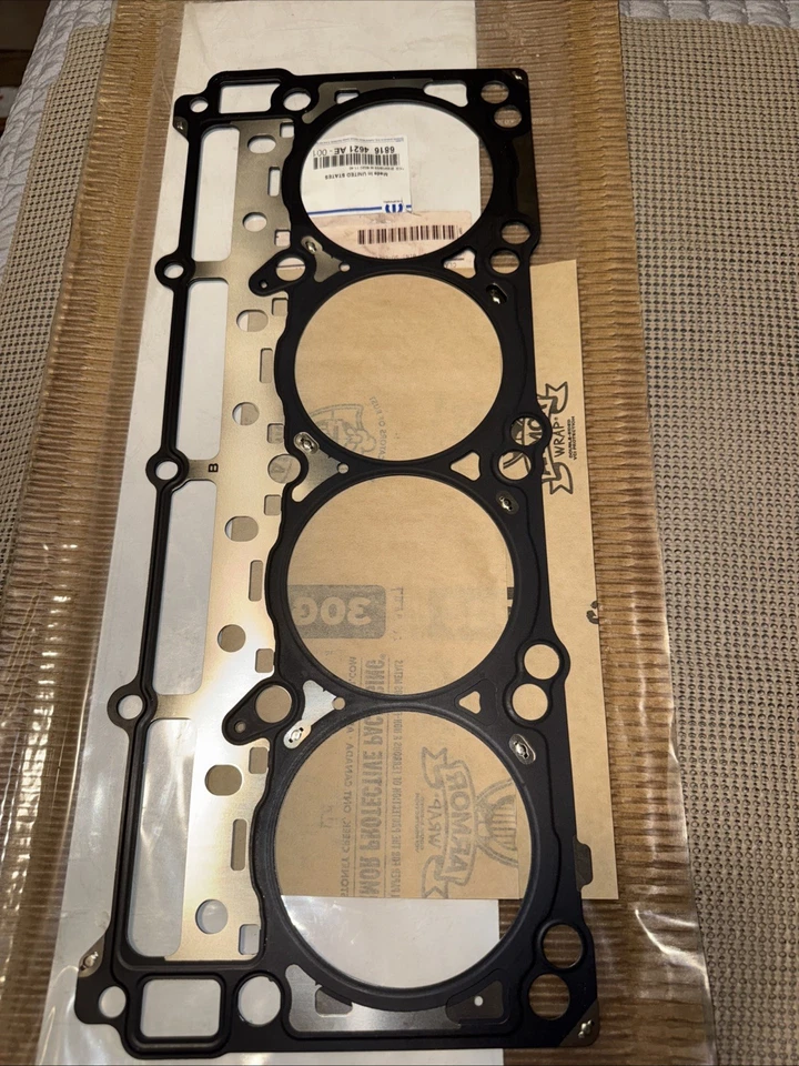 Junta de culata derecha genuina Mopar 2016-2025 Dodge Challenger 68164621AE Foto 2 de 4