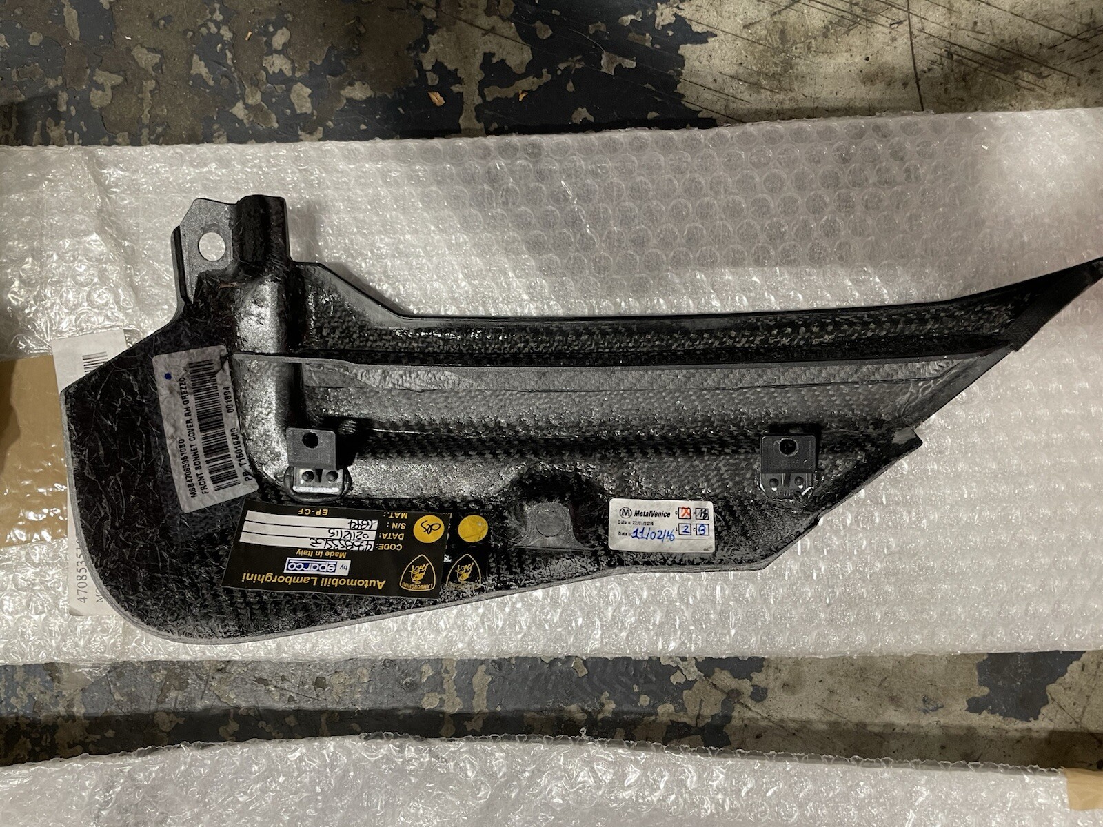 NEW LAMBORGHINI AVENTADOR CARBON FIBER HOOD EYELID SET OEM 470853510E 470853509E