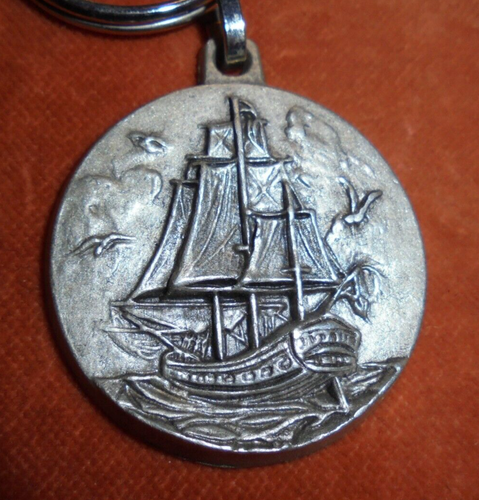 Porte Clés Bateau Argenté Et Bleu Marine : Mat - Retour De Plage