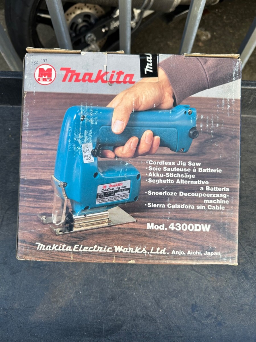MAKITA 4300DW CORDLESS 9.6v JIGSAW W/ BATTERY & CHARGER