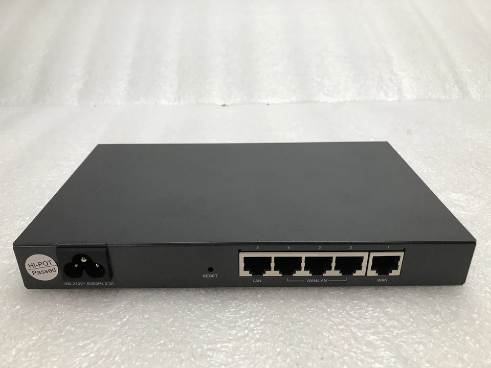 Used TP-Link TL-R470T+ 5 Port 10/100 Mbps Load Balance Broadband Router - Image 4 of 4