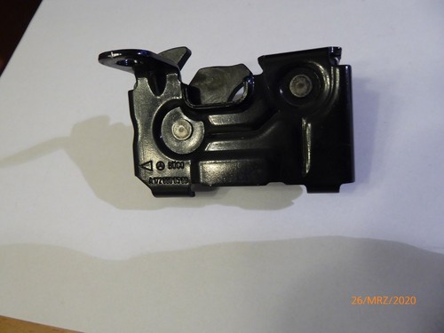 Mercedes Benz  Motorhauben Schloss   A1728800560